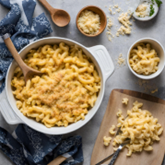 A bowl of macaroni and cheeseDescription automatically generated